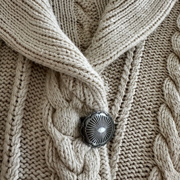 Ralph Lauren Hand-knit cardigan. Large. Oatmeal/creme. Silver Concha button. - Picture 2 of 3